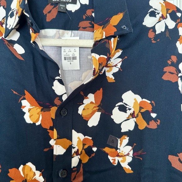Floral button down - Picture 2 of 4